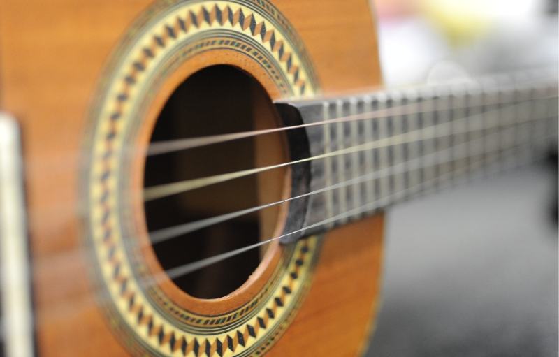 Aula de cavaquinho no Conservatório Schubert